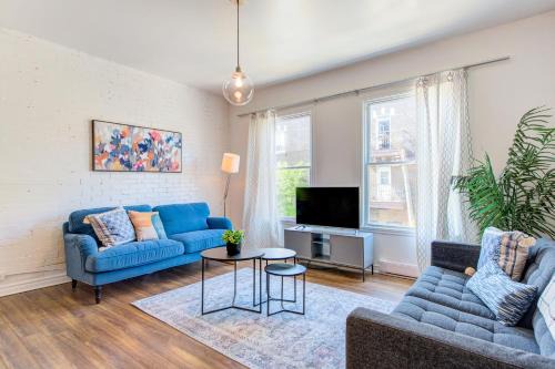 Plateau Mont Royal Apartment | Chez Mont Royal Apartments!