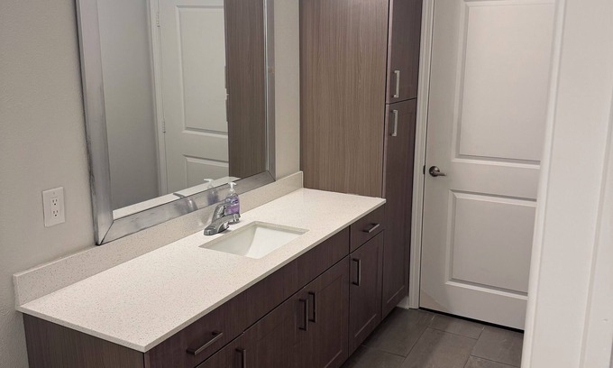 Daytona Beach Apartment | Chic 1BR in Daytona Beach- 24hr gym, pool & grill Near Beach, Speedway & Stadium