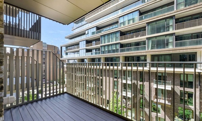 Tower Hill Apartment | Chic 2 Bed Apartment with AC, WiFi by London's Tower Bridge