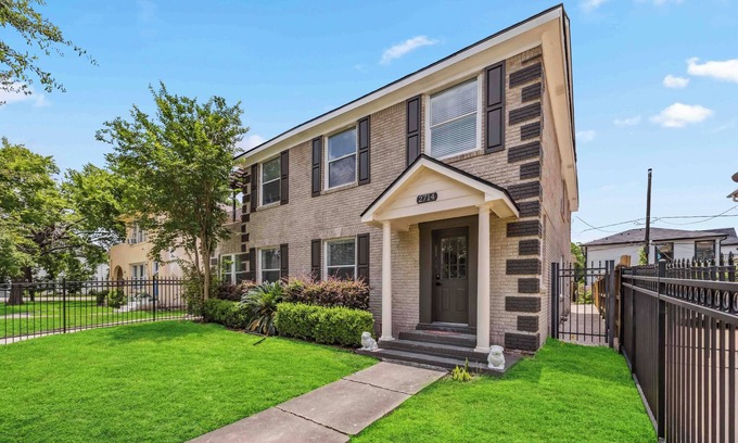 MacGregor Apartment | Chic 2-bedroom apartment with WiFi, AC in cool Houston