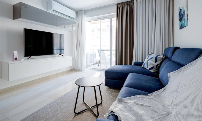 Ta' Xbiex Apartment | Chic 2BR Apartment, Ideal Location