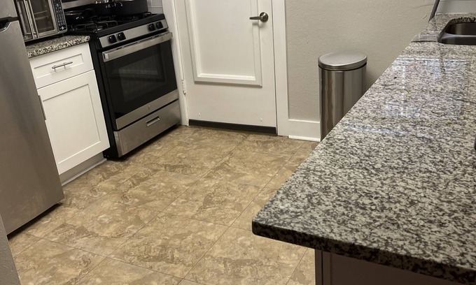 Buckhead Apartment | Chic 2BR Family-sized Apartment near Lenox Square! Perfect ATL getaway!
