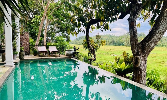 Kaduruduwa Villa | Chic 2BR Villa with pool - 10 Mins to Galle Fort & Unawatuna Beach