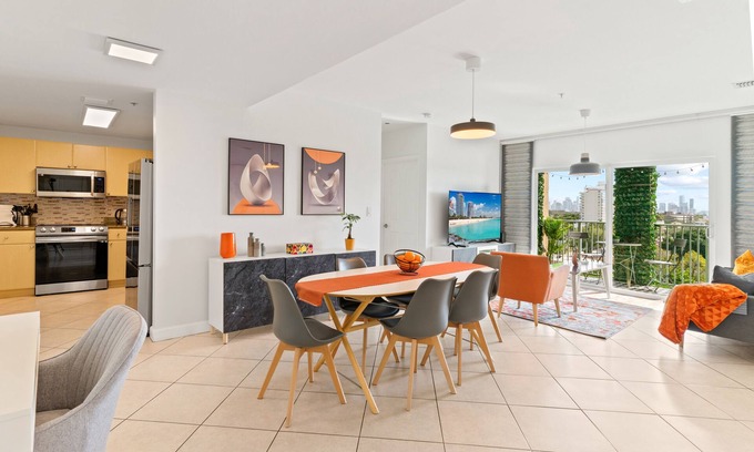 Coral Way Condo | Chic 2BR2BA Apt Near Coral Gables