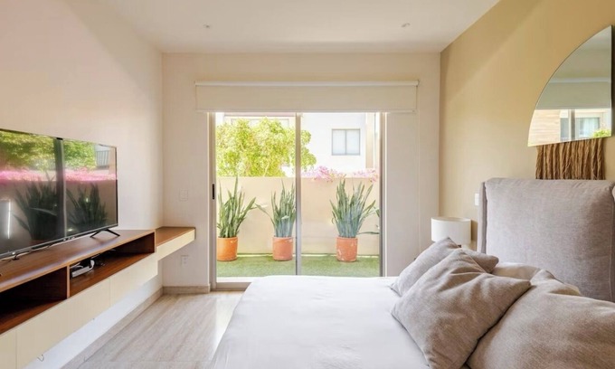 El Tezal Villa | Chic 3-bedroom villa with fitness room and AC in charming Cabo San Lucas