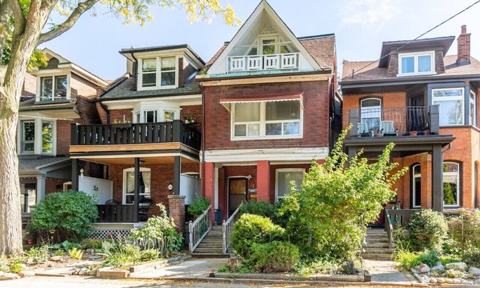 Parkdale Apartment | Chic 3BR apartment in Queen West, Downtown Toronto