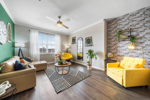 Westchase Apartment | Chic 3br2ba- Minutes To Airport & Westchase #4