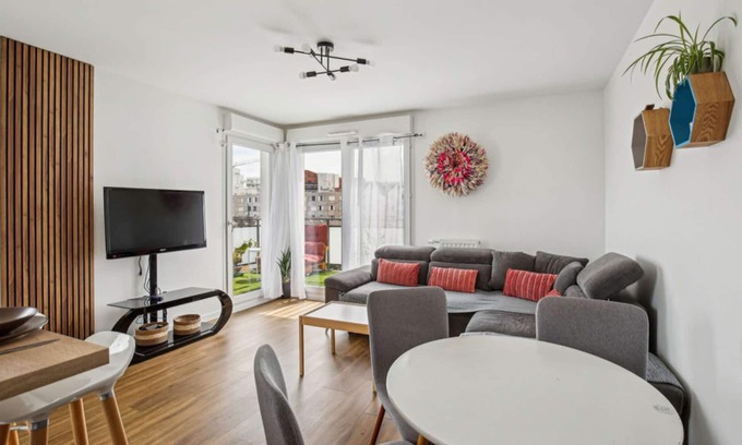 Bezons Apartment | Chic and comfortable apart with Parking and balcony