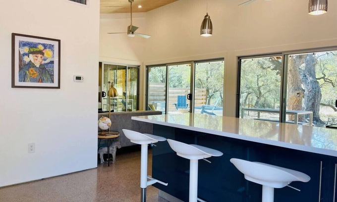 Dripping Springs Apartment | Chic Barndo w Heated Soaking Pool, Firepit, Trails