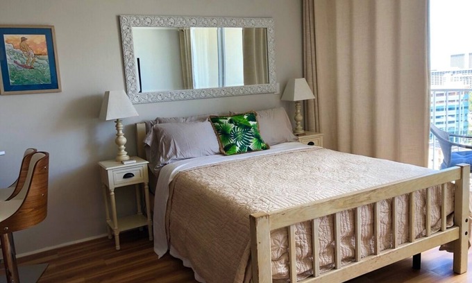 Waikiki Condo | Chic Beachy Studio in Waikiki