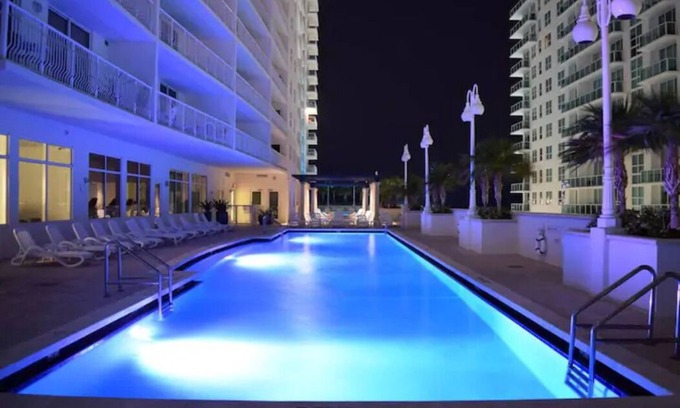 Brickell Apartment | Chic Brickell Studio w/Pool,Gym,Jacuzzi and free parking