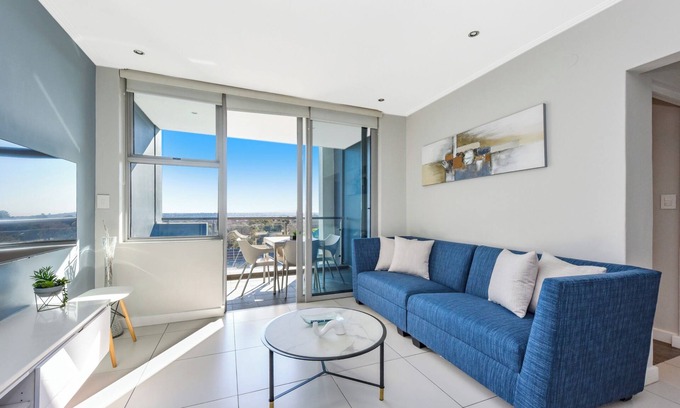 Greater Johannesburg Metropolitan Area Apartment | Chic City Escape at The Apex on Smuts