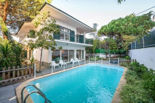 Parede House | Chic Coastal Villa Pool, Garden & Beach Vibes