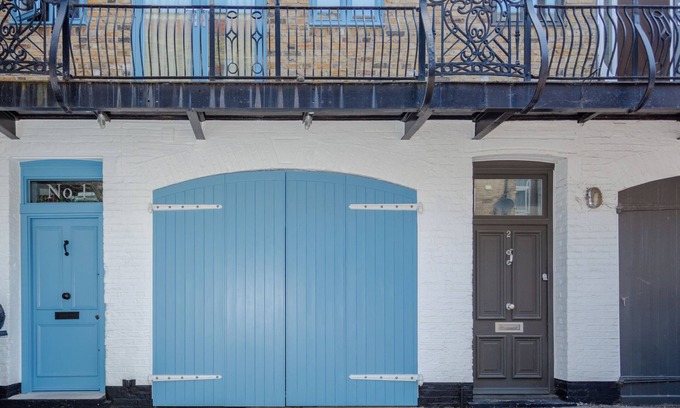Shepherd's Bush Apartment | Chic & Contemporary 2BD in Vibrant Shepherds Bush