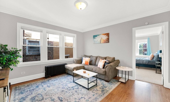 Berwyn Apartment | Chic & Cozy near ORD>MDW>DT>HOSP