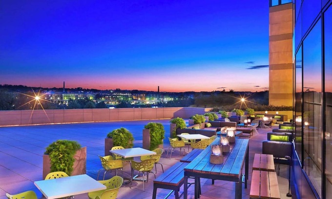 North Rosslyn Hotel | Chic D.C. Stay | Potomac Views. Steps to Metro
