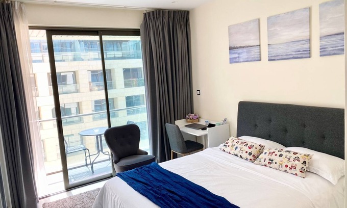 Al Abdali Apartment | Chic Damac Tower studio in the center of Amman
