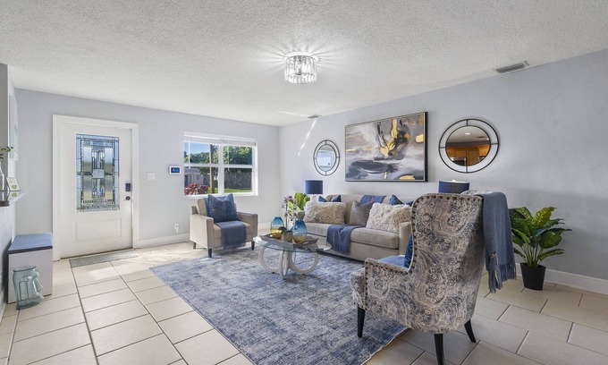 Palm Beach - West Palm Beach House | Chic Downtown Home - Location location location!