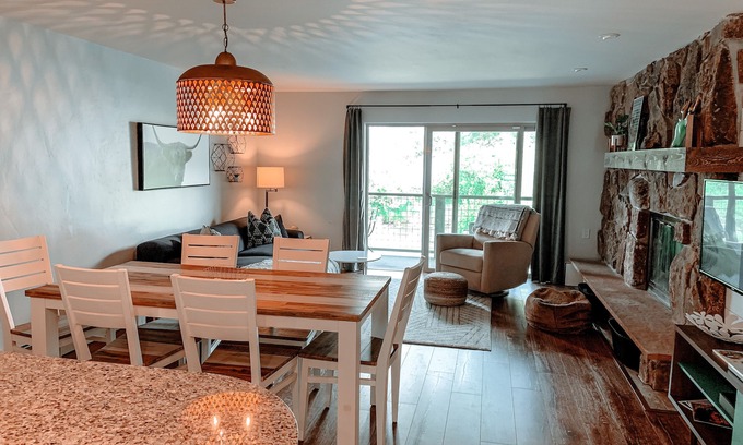 Winter Park Condo | Chic downtown WP condo; 5 mins to slopes 🎿; walk to drinks🍹& dining, hot tub