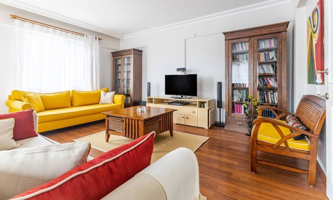 Maltepe Apartment | Chic Flat with Balcony Near Subway and Marmaray🚇