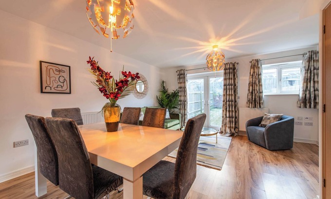 Gravesend House | Chic House With Parking And Private Garden