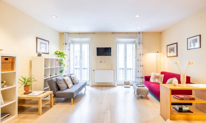 Rione III Colonna Apartment | Chic Japanese-Style Suite in Rome's Historic Heart