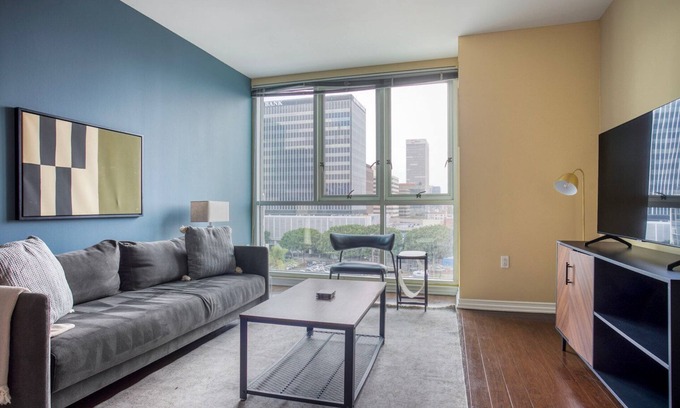 Wilshire Center Apartment | Chic Koreatown 1BR w/Gym & Pool, close to Coffee Shops, by Blueground