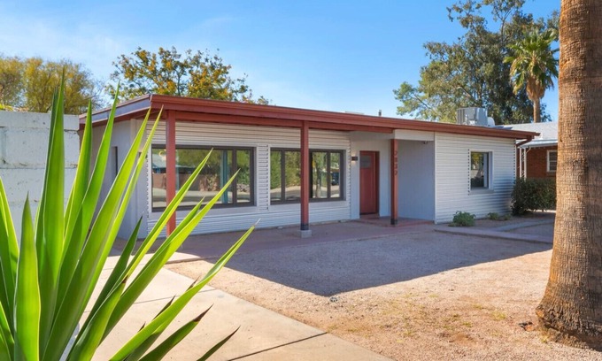 Blenman-Elm House | Chic Modern Home, Central Tucson