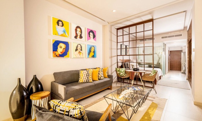 Las Glorias Apartment | Chic Oceanfront Studio Loft – Unique Art & Views