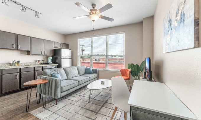 Pleasant Valley Apartment | Chic SoCo 1BR King Suite w/GymPickleballLaundry