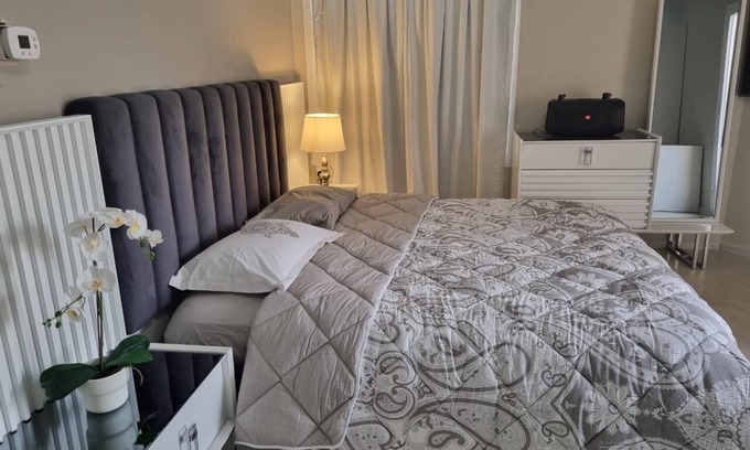 Jumeira 3 Apartment | Chic studio in Umm Suqeim - 5 mins to Kite Beach