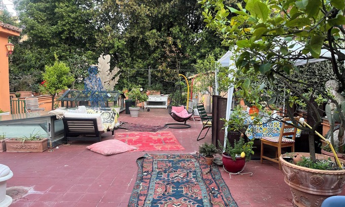 Trastevere Apartment | Chic studio with AC and WiFi in phenomenal Roma