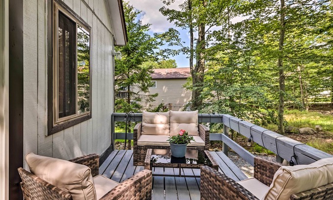 Tobyhanna House | Chic Tobyhanna Home w/Furnished Deck Space!