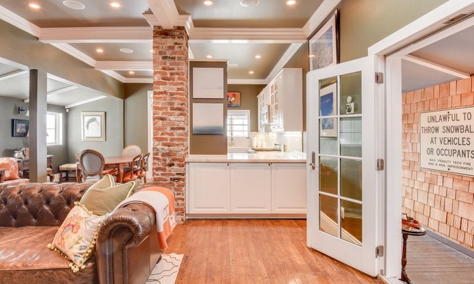 Downtown House | Chic Truckee Lodge Just a Block from Downtown!