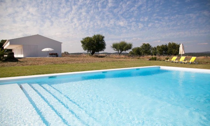 Evora Villa | Chic Villa with Private Pool near Évora