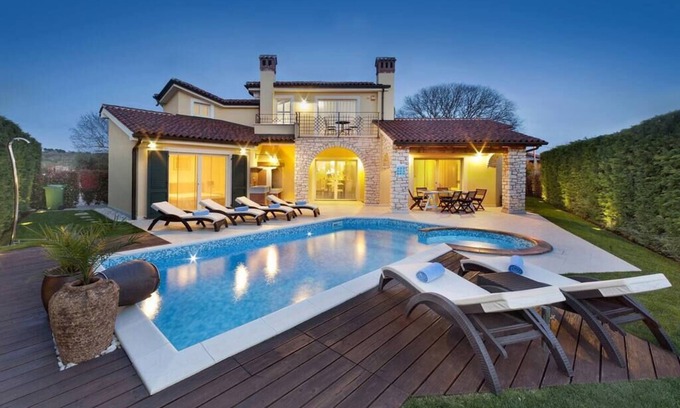 Labinci Villa | Chic villa with pool in Labinci for 8 persons