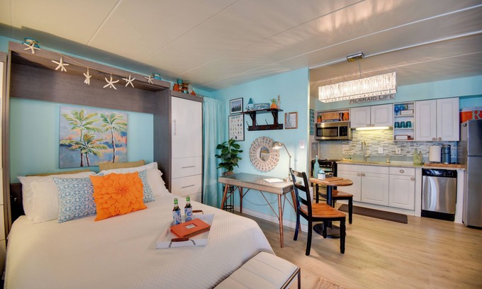 Northeast Virginia Beach Apartment | Chic Virginia Beach Retreat - Pool, Steps to Beach