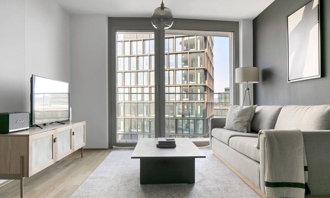 Favoriten Apartment | Chic Wieden 1BR w/Balcony, Gym, Elevator, walk to U-Bahn, by Blueground