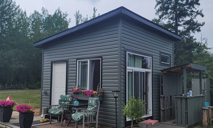 Division No. 11 Cabin | Chickadee Chalet -Cabin mins to Edmonton, St Albert. Valley area & Pet friendly!