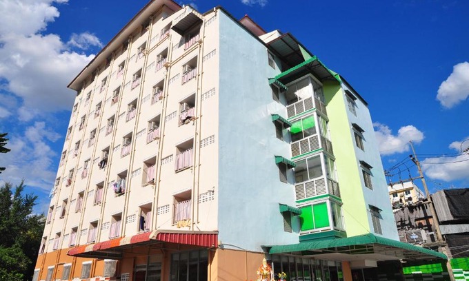 Nong Pa Khrang Hotel | Choktawee Smile