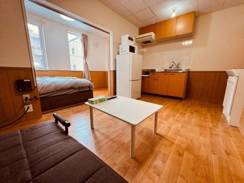 Higashi Apartment | Choyo 102