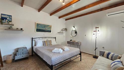 Adamas Apartment | Chronis Studio in Adamas