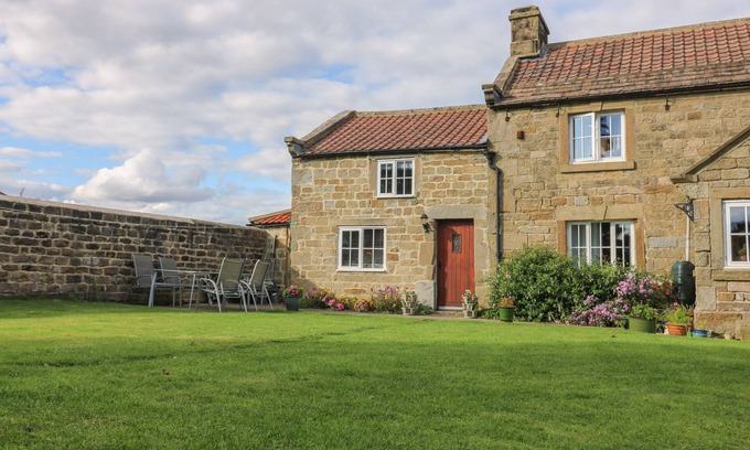 Sawley Cottage | CHURCH FARM ANNEX, pet friendly, with a garden in Ripon