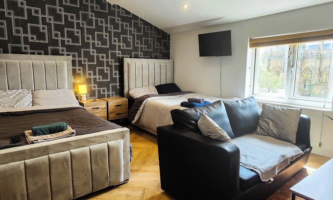 RopeWalks Apartment | Church Views | Steps to Bold St | City Centre