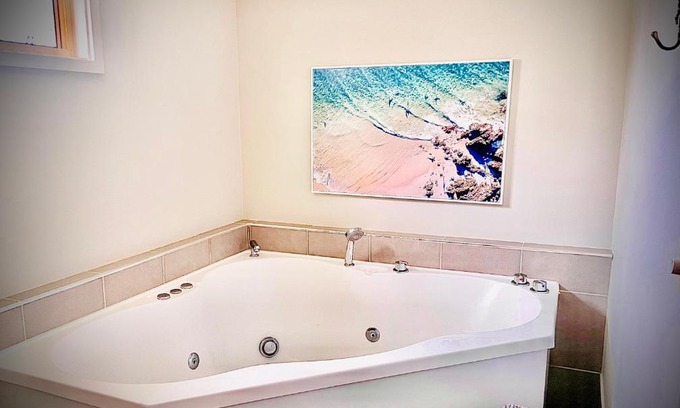 Swansea Bed & Breakfast | Churchill's B&B twin spa getaway Studio
