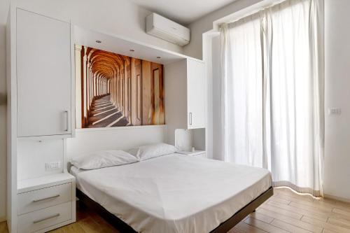 Historic Center Apartment | Cineteca White Studio by Wonderful Italy