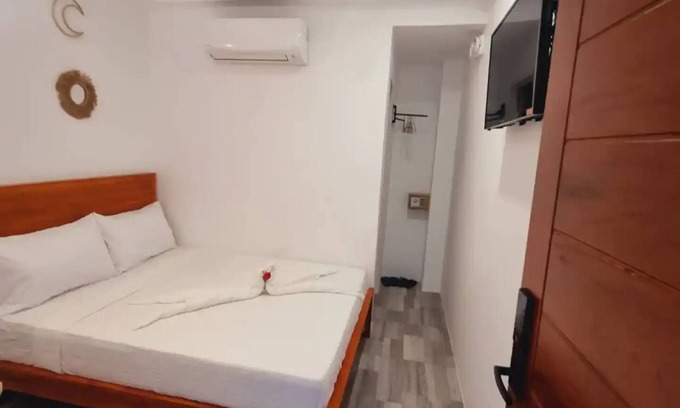Boracay Island Apartment | CiNta Hotel - Double Room without Balcony