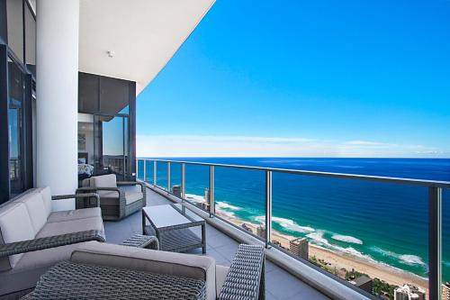 Surfers Paradise Apartment | Circle on Cavill 2, 3, 4 & 5 Bedroom SkyHomes & SUB PENTHOUSES by Gold Coast Holidays