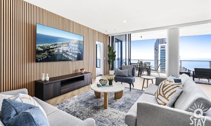 Surfers Paradise Apartment | Circle on Cavill By Vaun
