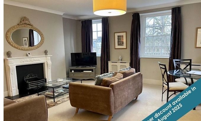 Upper Town Apartment | Circus House Apartment - Luxury 4* flat on the Circus